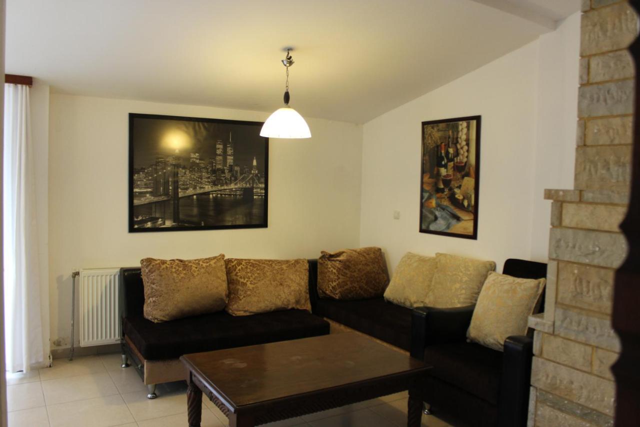 טקירדג Hotel Ennis Inn מראה חיצוני תמונה